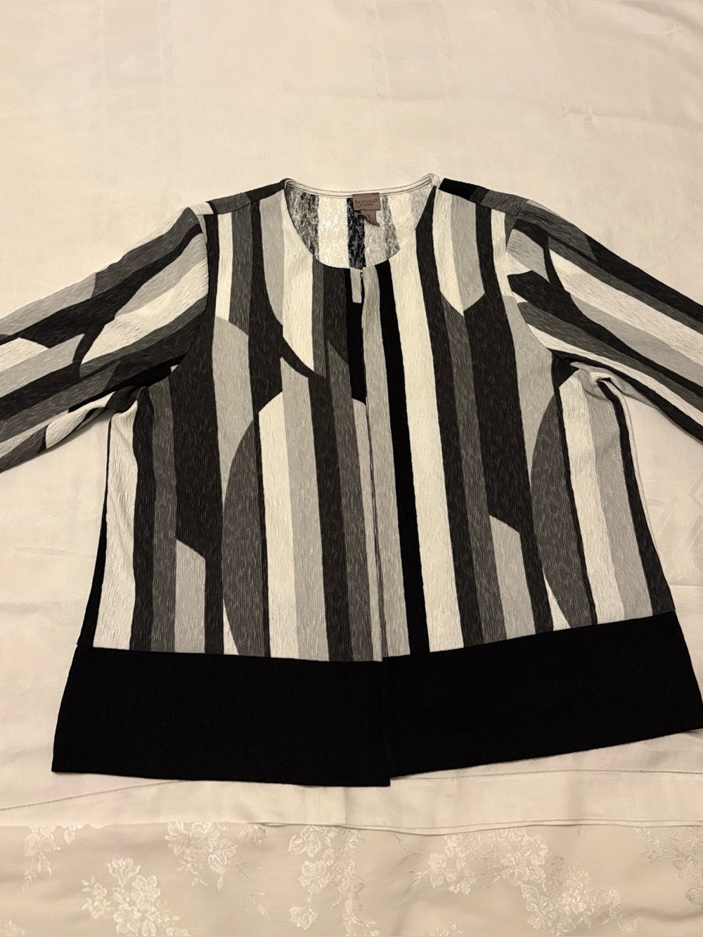 Chico's Geometric Open-Front Jacket, size 3, black, graphite & white. Unlined